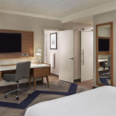 Four Points By Sheraton Windsor Downtown Ngoại thất bức ảnh