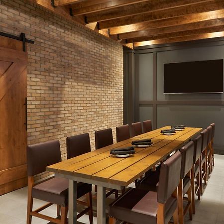 Four Points By Sheraton Windsor Downtown Ngoại thất bức ảnh