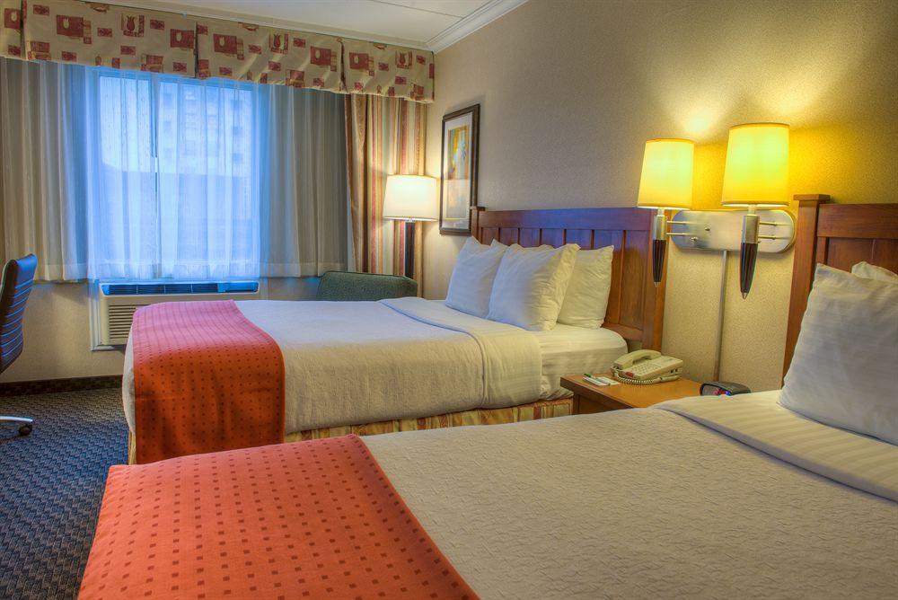 Four Points By Sheraton Windsor Downtown Ngoại thất bức ảnh