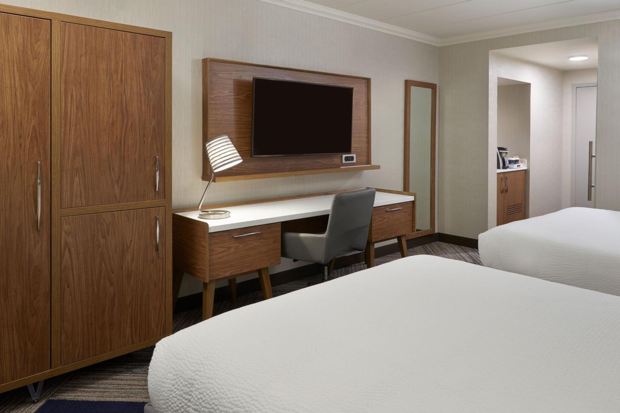 Four Points By Sheraton Windsor Downtown Ngoại thất bức ảnh