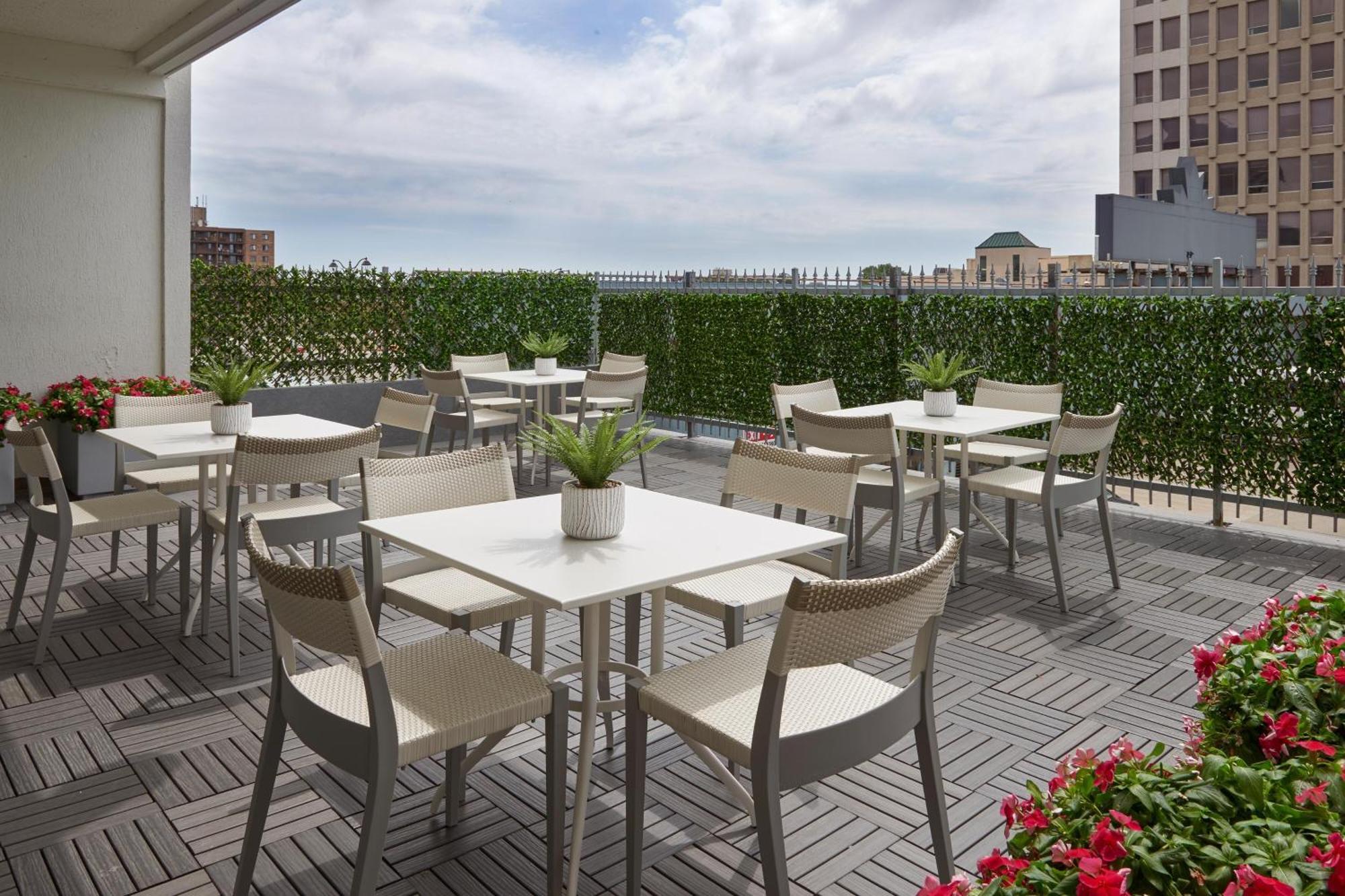 Four Points By Sheraton Windsor Downtown Ngoại thất bức ảnh